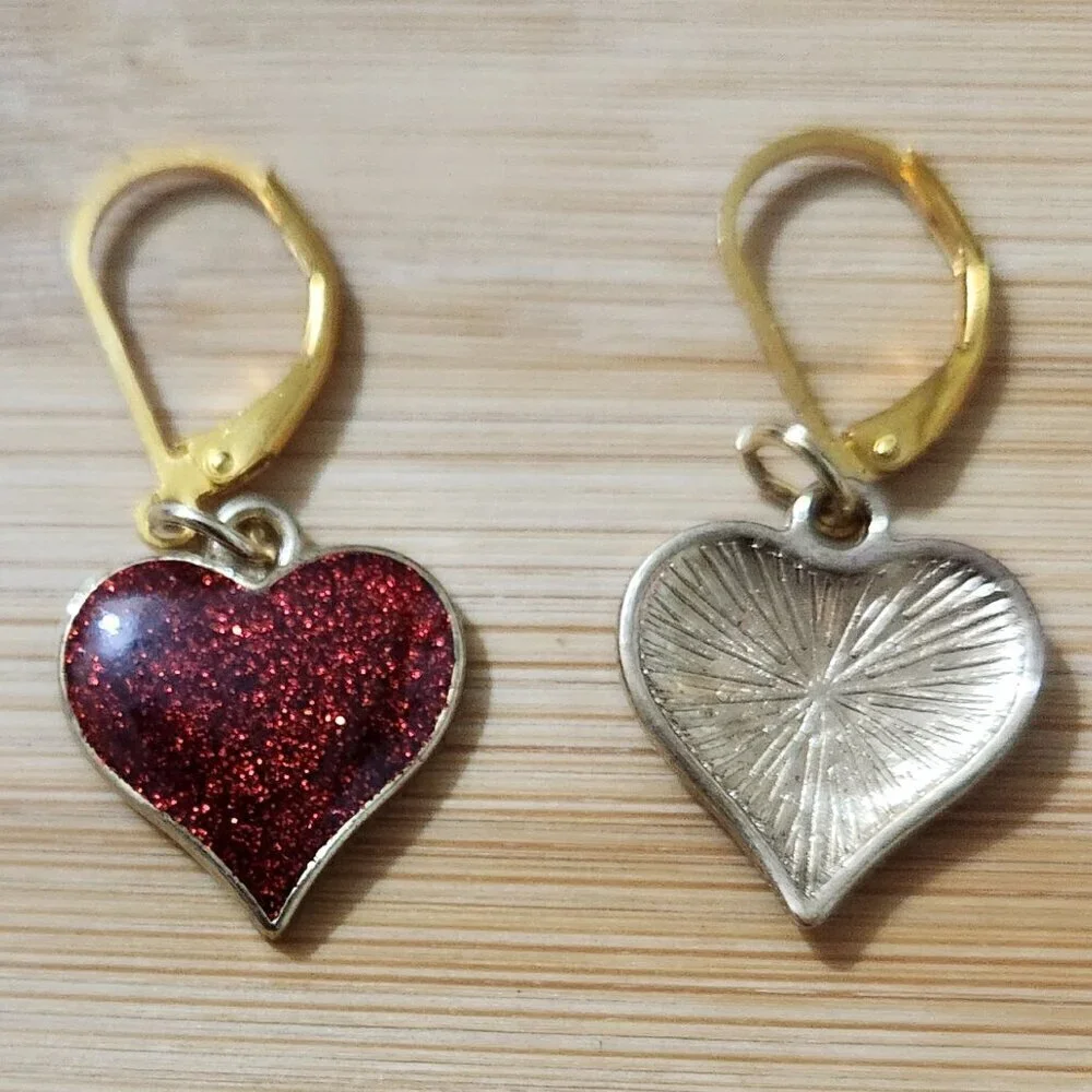 Hand Crafted Heart Charm Pierced Earrings Red Speckled Gold Lever Back